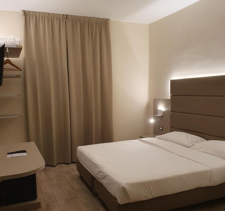 Lh Hotel Excel Roma Montemario Εξωτερικό φωτογραφία